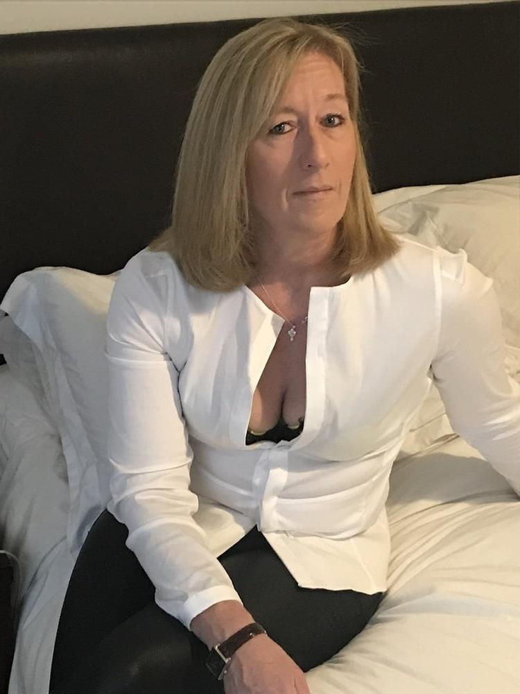 12P Katie, sexy UK MILF Slut