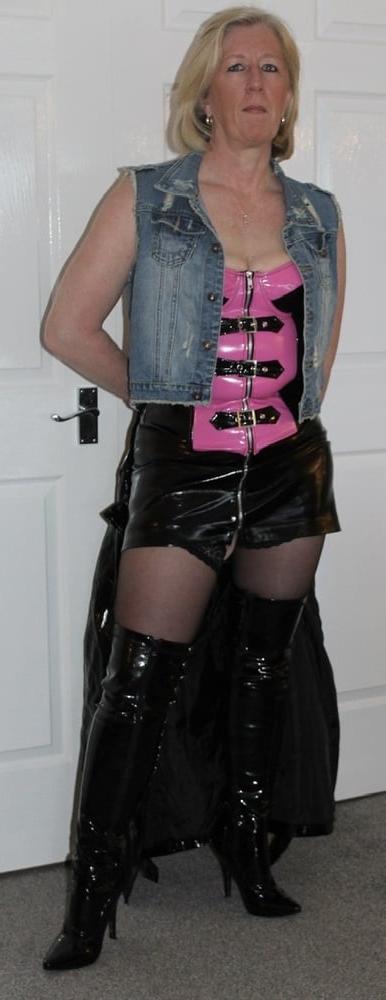 12P Katie, sexy UK MILF Slut