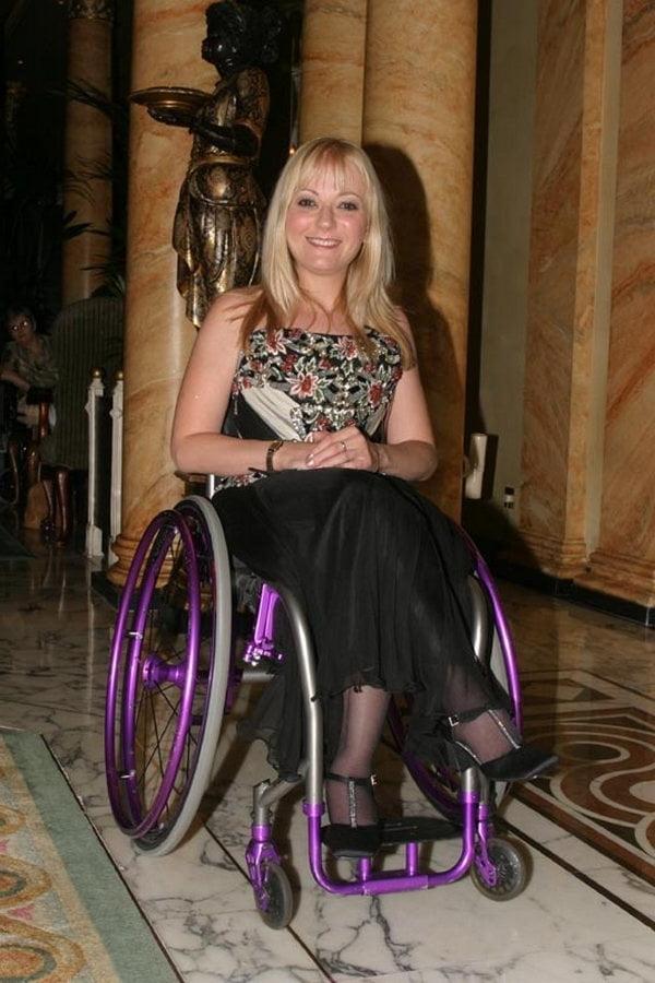 18P Cripples in Pantyhose