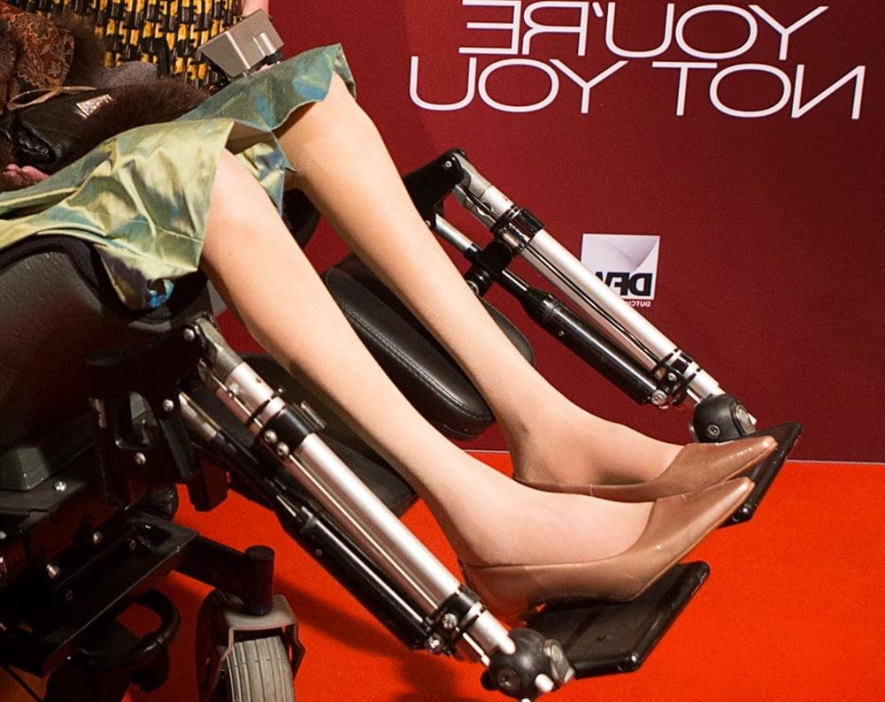 18P Cripples in Pantyhose