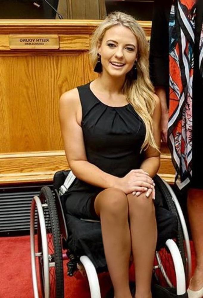 18P Cripples in Pantyhose