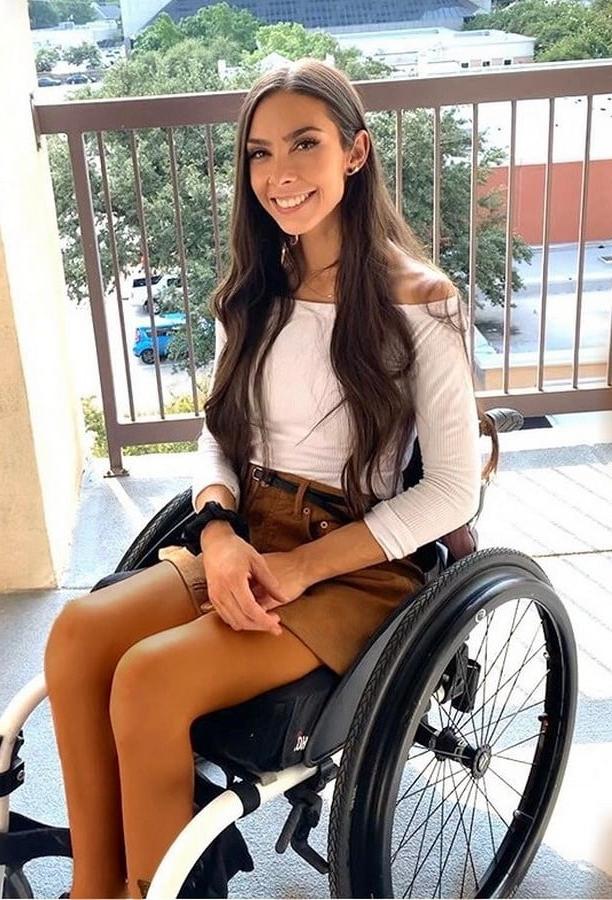 18P Cripples in Pantyhose