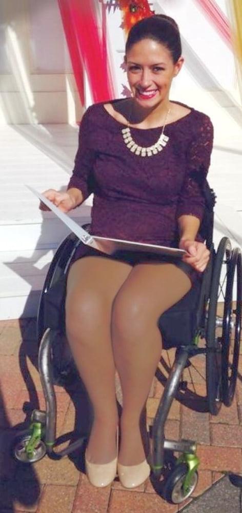 18P Cripples in Pantyhose