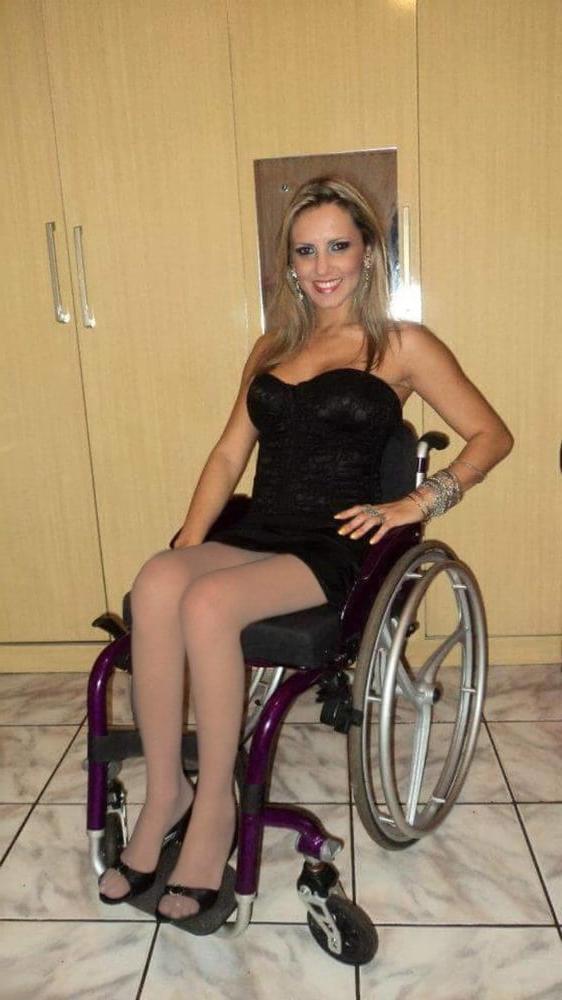 18P Cripples in Pantyhose