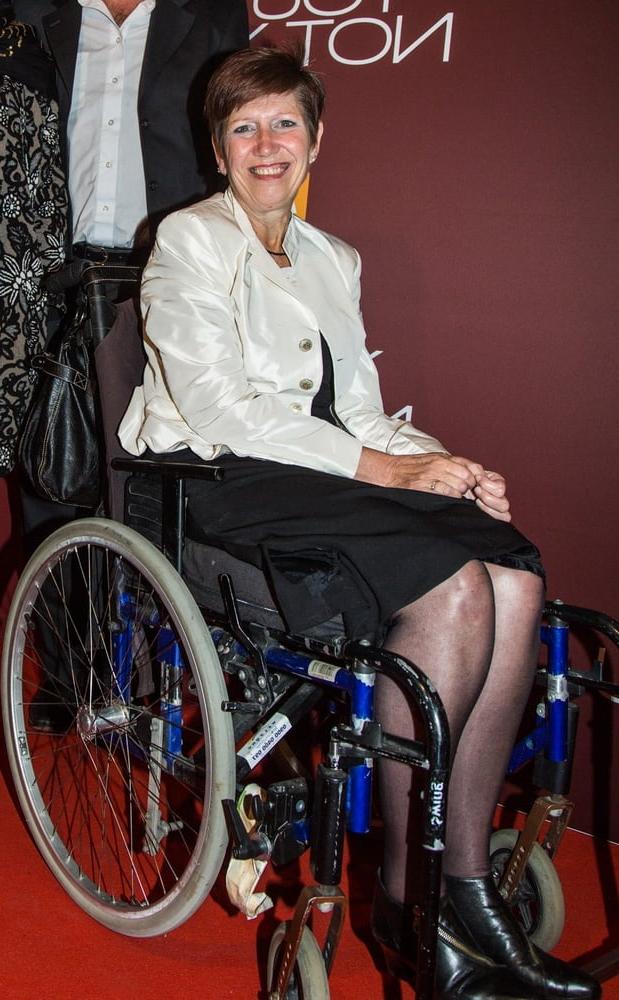 18P Cripples in Pantyhose