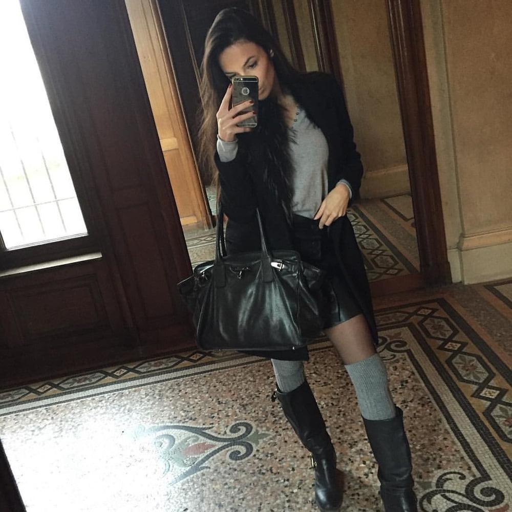 25P Young Pantyhose Loving Girl