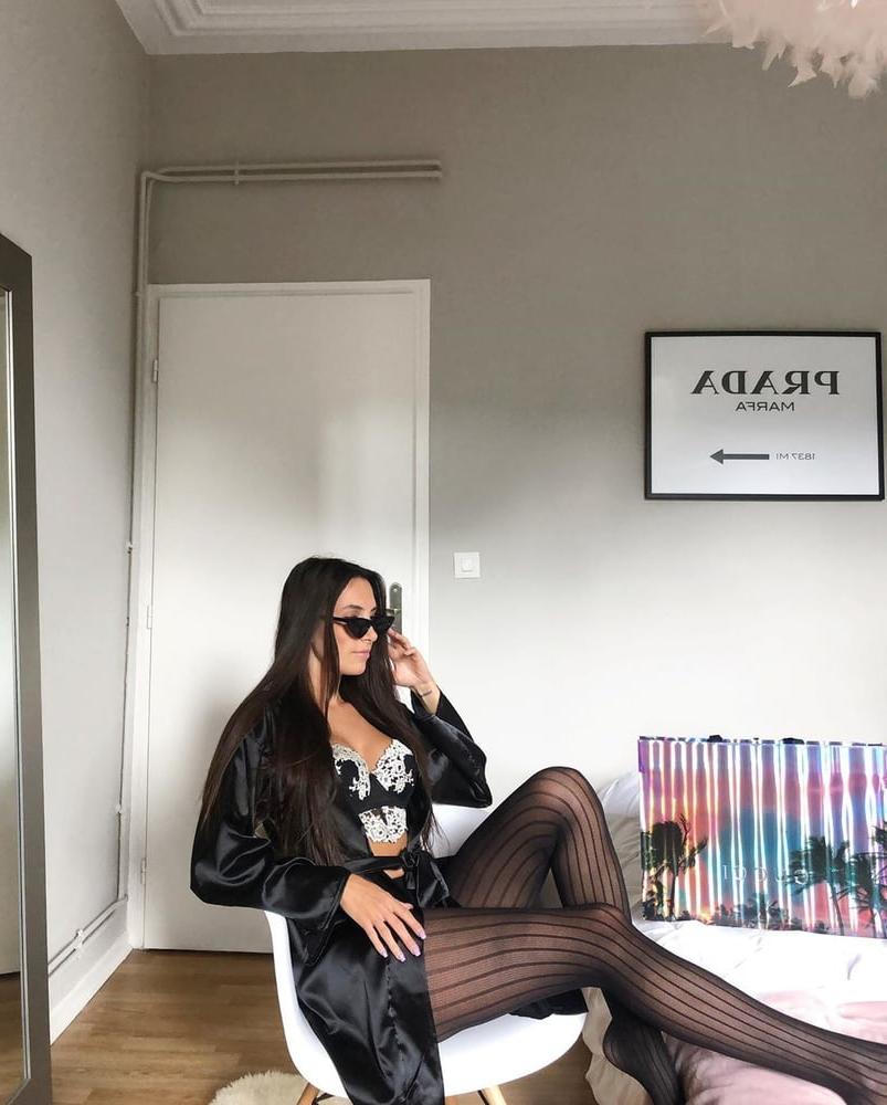 25P Young Pantyhose Loving Girl