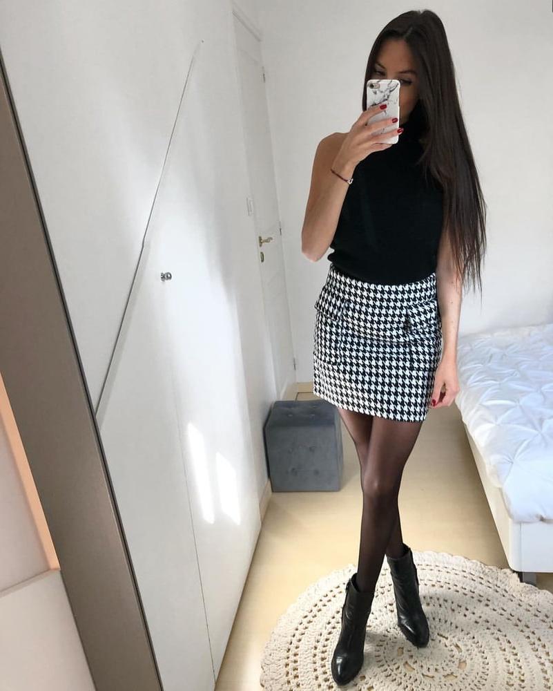 25P Young Pantyhose Loving Girl