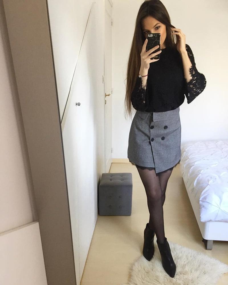25P Young Pantyhose Loving Girl
