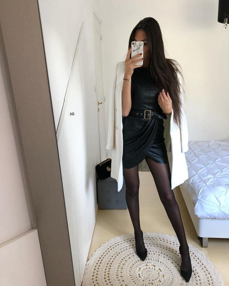 25P Young Pantyhose Loving Girl
