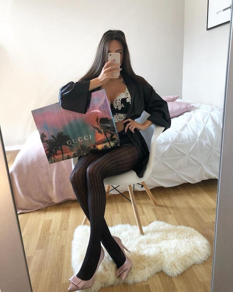 25P Young Pantyhose Loving Girl