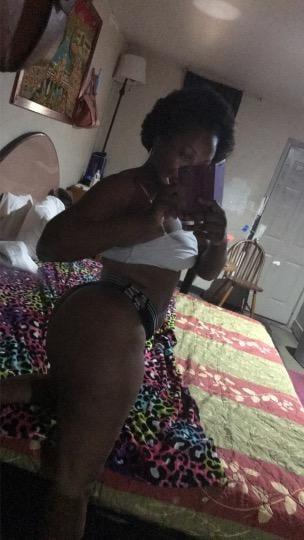 25P Dirty Motel Living Hoe