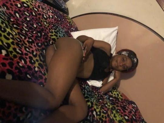 25P Dirty Motel Living Hoe