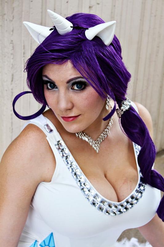 25P Busty Cosplays