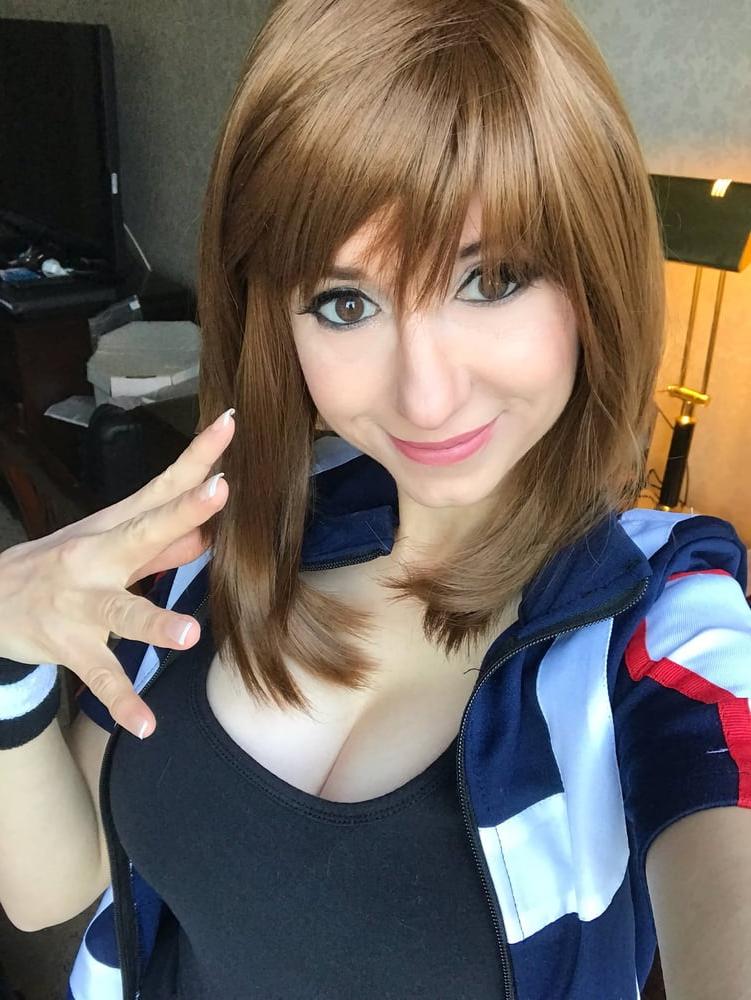 25P Busty Cosplays