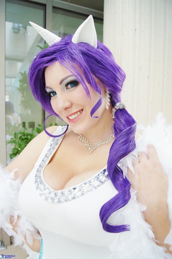 25P Busty Cosplays