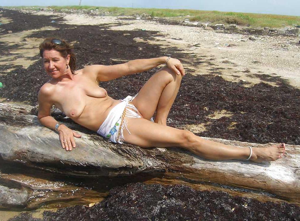 15P Seaside Mature - Tanned Body & Nicely Hanging Tits!