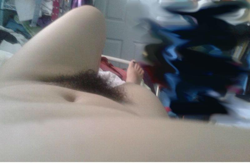 25P busty girls posing