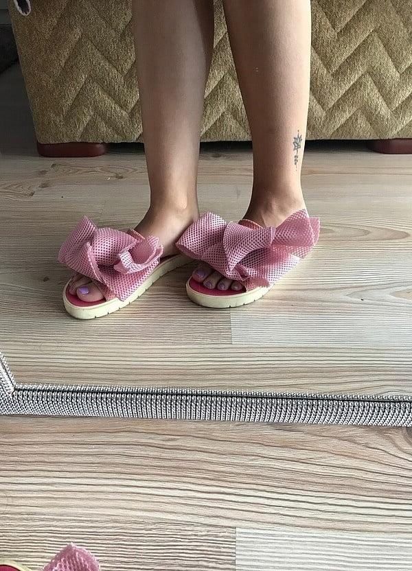 24P Turkish women exhibiting their sexy bodies in clothes