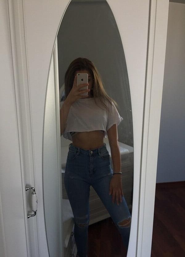 24P Turkish women exhibiting their sexy bodies in clothes
