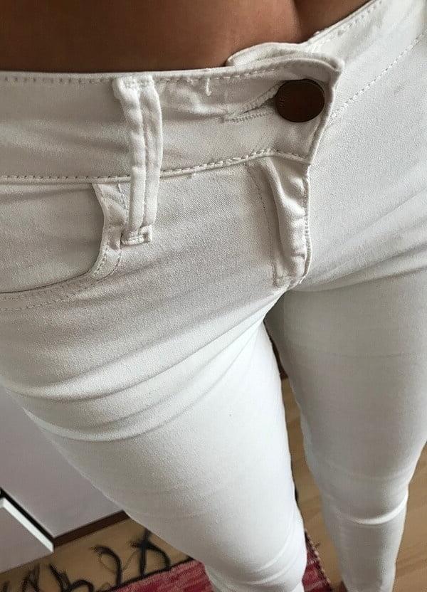 24P Turkish women exhibiting their sexy bodies in clothes