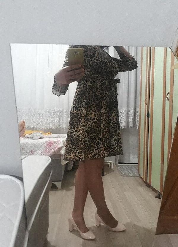 24P Turkish women exhibiting their sexy bodies in clothes