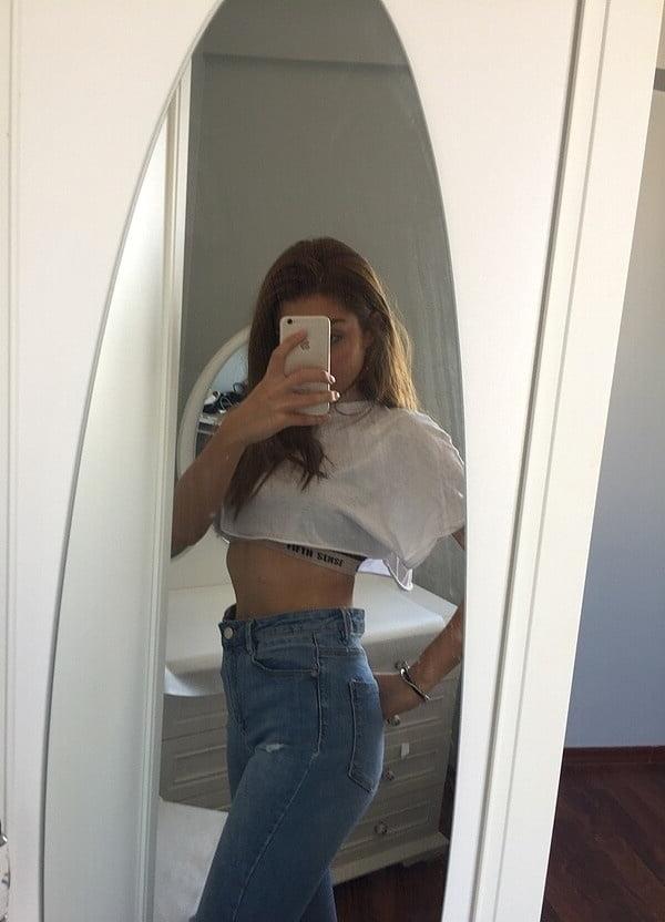 24P Turkish women exhibiting their sexy bodies in clothes