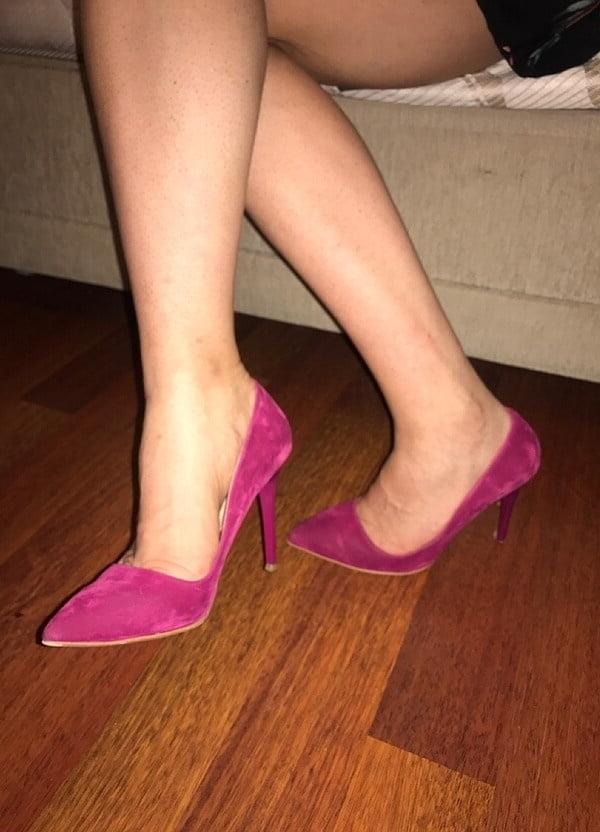24P Turkish women exhibiting their sexy bodies in clothes