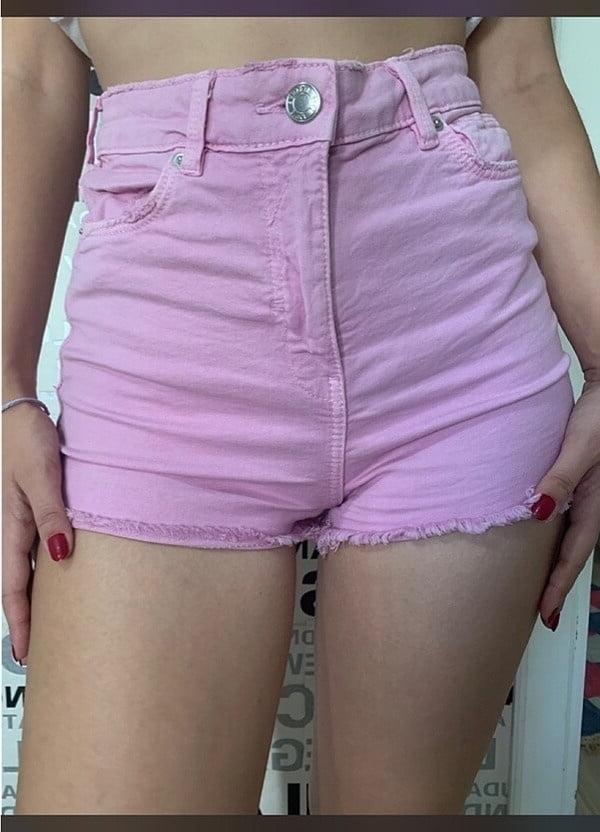 24P Turkish women exhibiting their sexy bodies in clothes