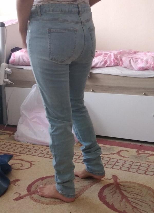24P Turkish women exhibiting their sexy bodies in clothes