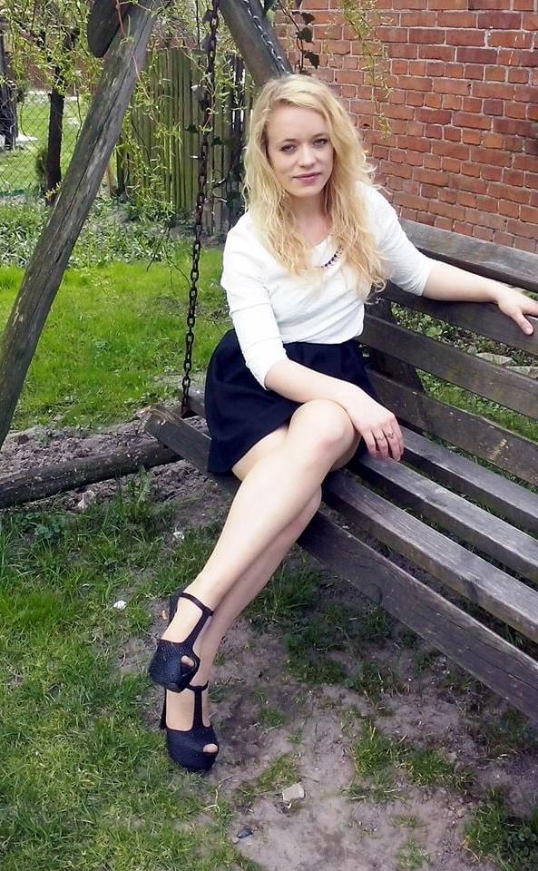 25P sexy females in tights pantyhose nylons 123