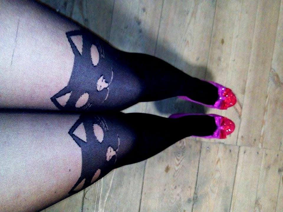 25P sexy females in tights pantyhose nylons 123