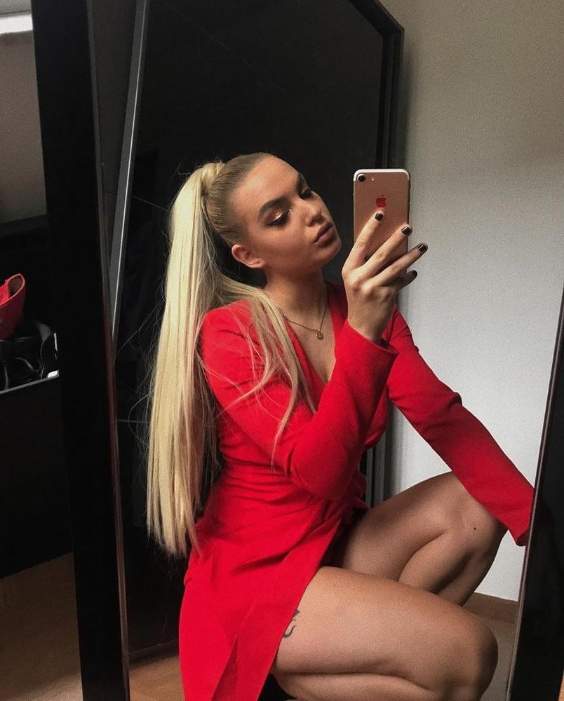 25P Karlien- Dirty Dutch Attention Whore wants Dirty Comments