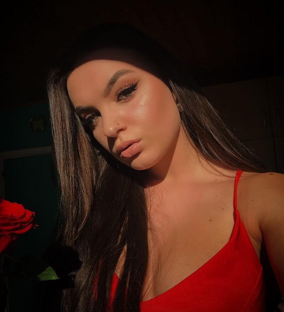 25P Karlien- Dirty Dutch Attention Whore wants Dirty Comments