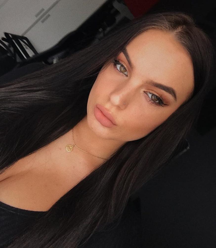 25P Karlien- Dirty Dutch Attention Whore wants Dirty Comments