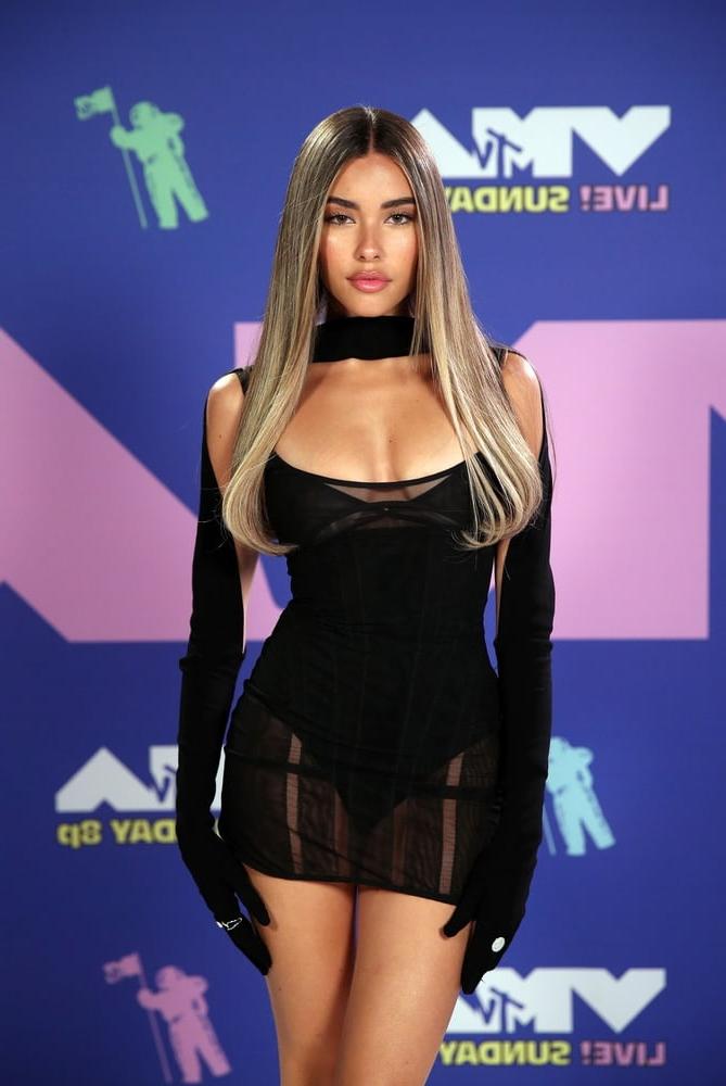 23P Madison Beer – Heiße Sängerin – MTV Awards – Absätze – Kleid