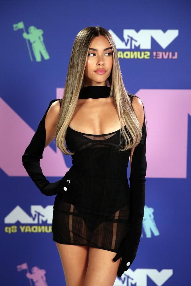 23P Madison Beer – Heiße Sängerin – MTV Awards – Absätze – Kleid