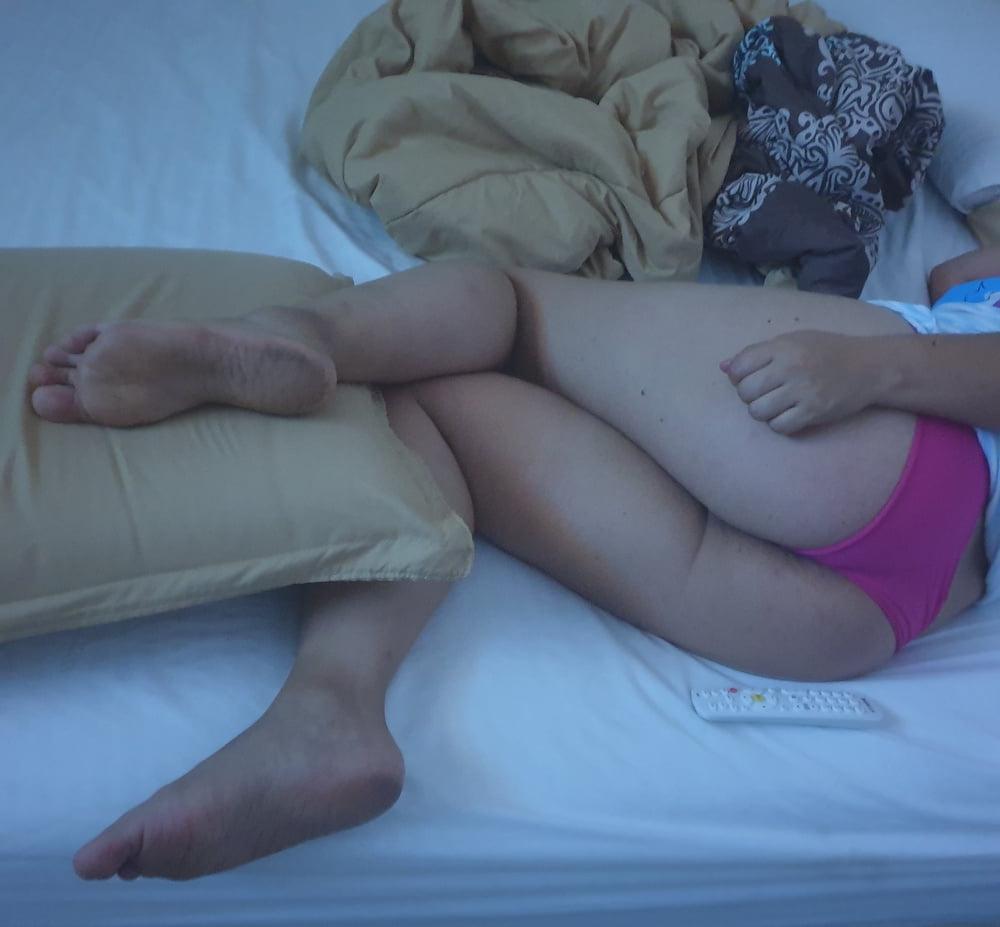 25P My wife's ass and her dirty feet