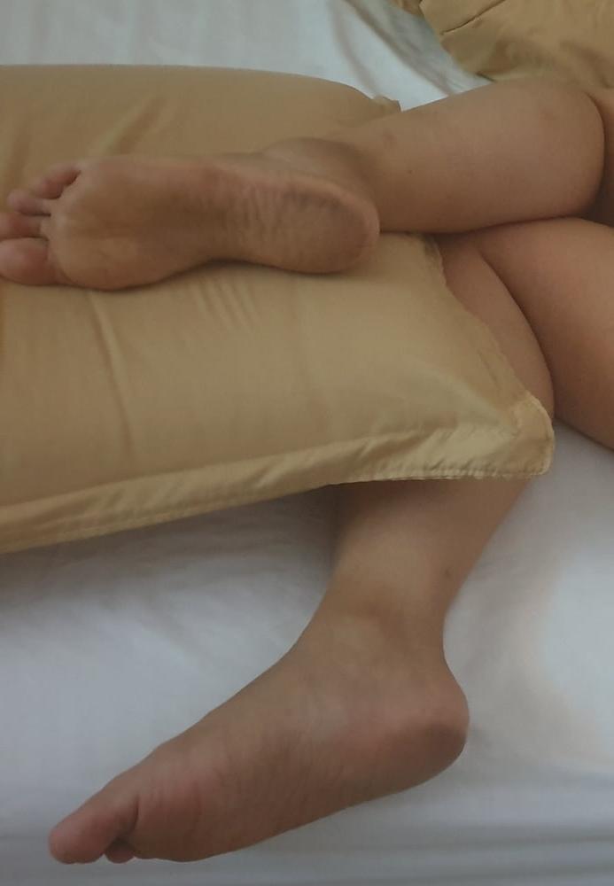 25P My wife's ass and her dirty feet