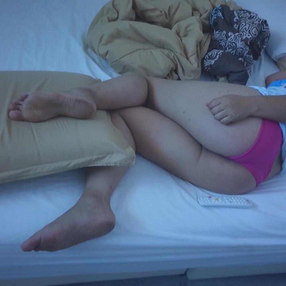 25P My wife's ass and her dirty feet