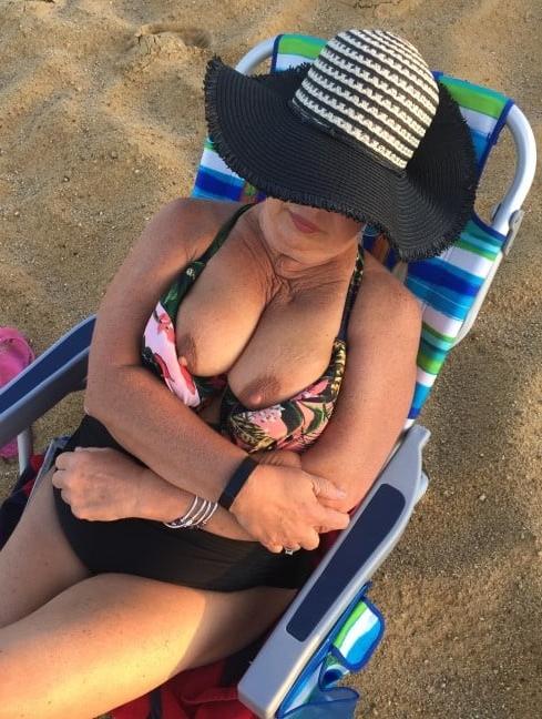 25P sexy matures, curvy, and BBWs in swim suits