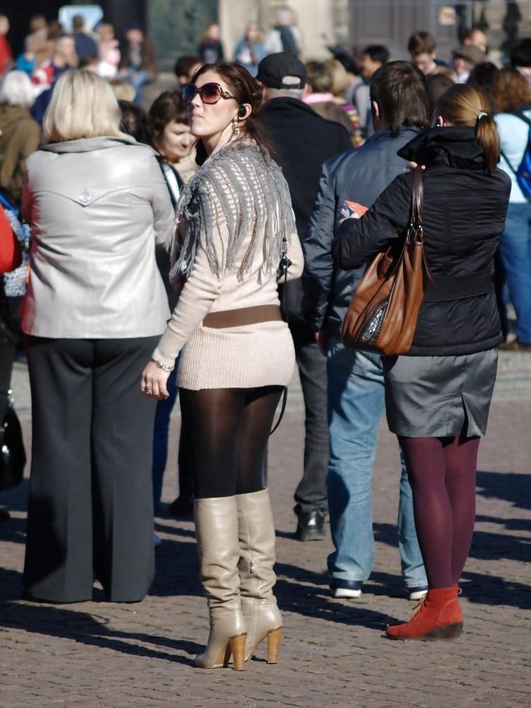 25P pantyhose in the streets 2