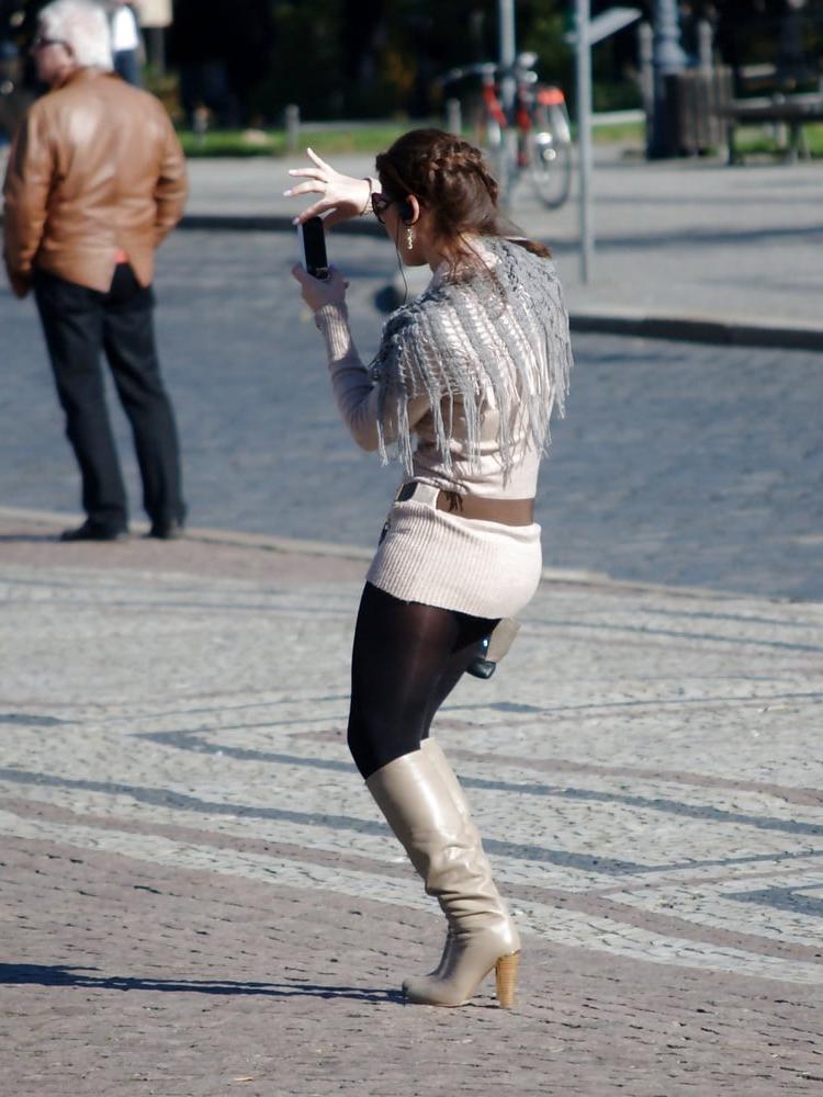 25P pantyhose in the streets 2