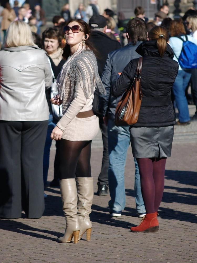 25P pantyhose in the streets 2