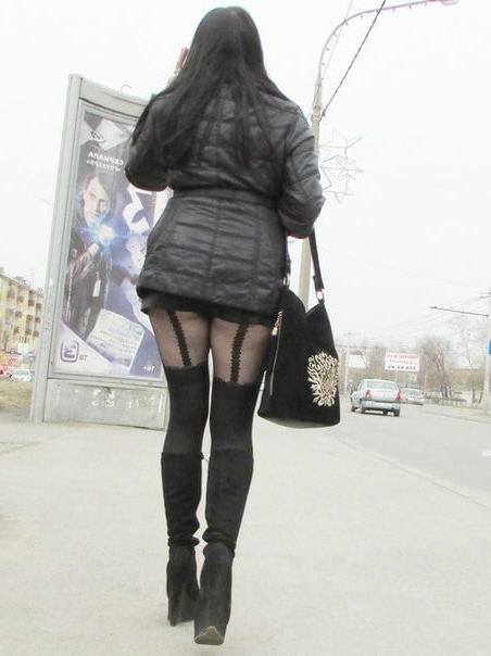 25P pantyhose in the streets 2