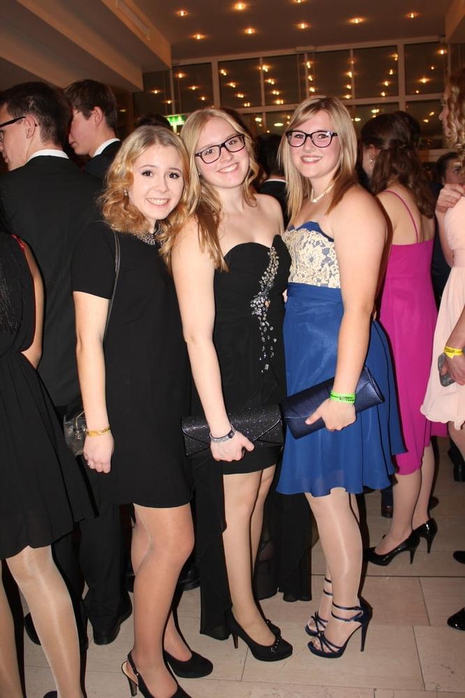 25P Teens In Formal Attire Wearing Pantyhose