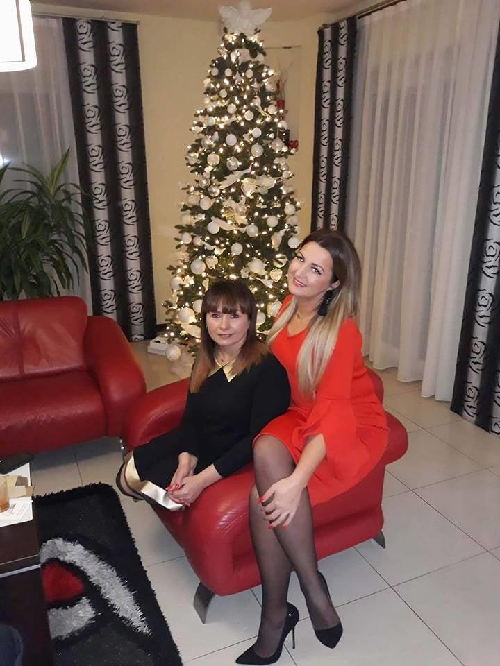 25P sexy females in tights pantyhose nylons 121