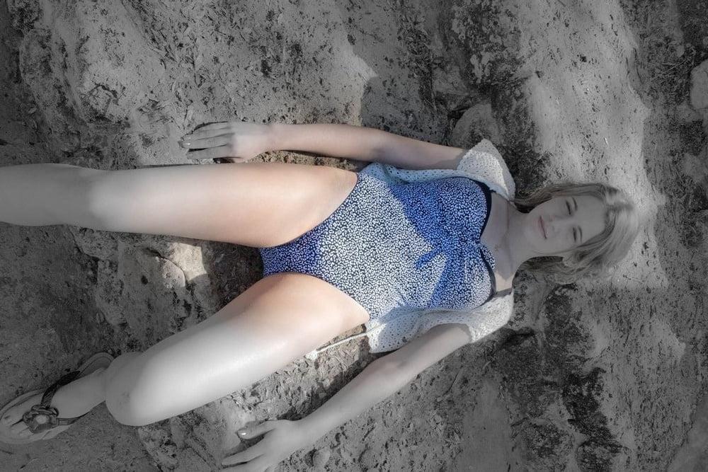25P Sweet cute teen posing in bikini &amp; swimsuit