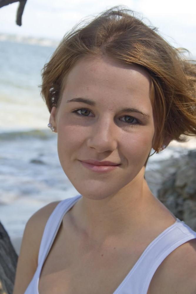 25P Sweet cute teen posing in bikini &amp; swimsuit
