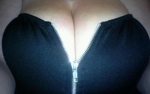15P Busty Milf Mariah